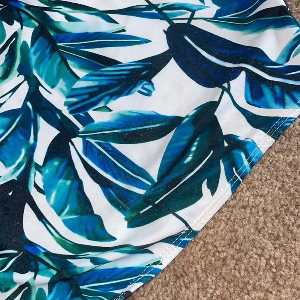 Tropical Leaf Print High-Waisted Bikini Bottom size medium - Picture 6 of 7